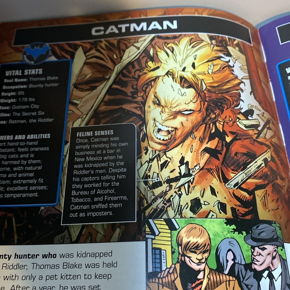 2016 DC Comics Batman Character Encyclopedia 203 Characters - Picture 9 of 10